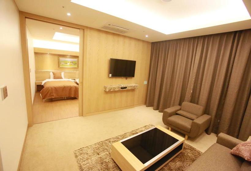 בית מלון כפרי Avalon