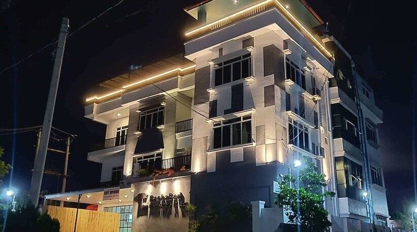 هتل Baobabed Hostel Nyaung Shwe