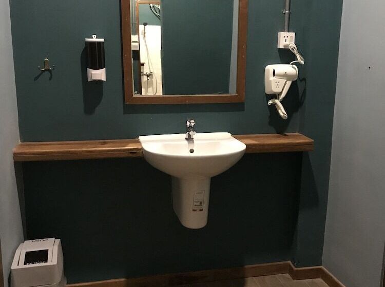 هتل Baobabed Hostel Nyaung Shwe