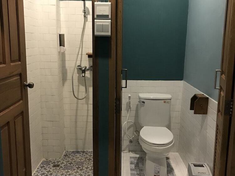 هتل Baobabed Hostel Nyaung Shwe