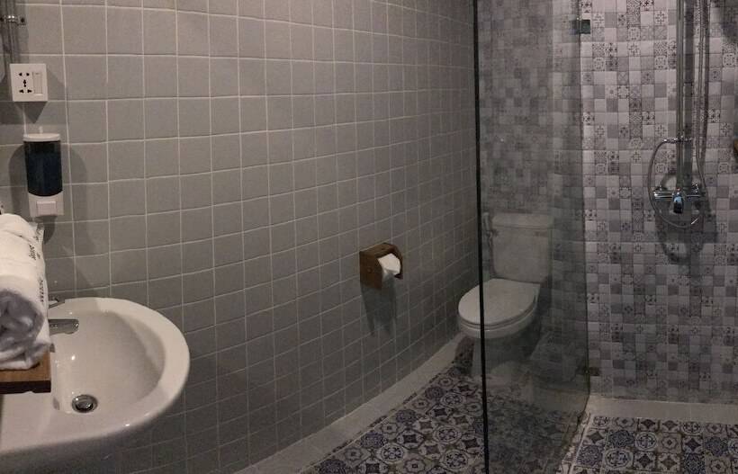 هتل Baobabed Hostel Nyaung Shwe