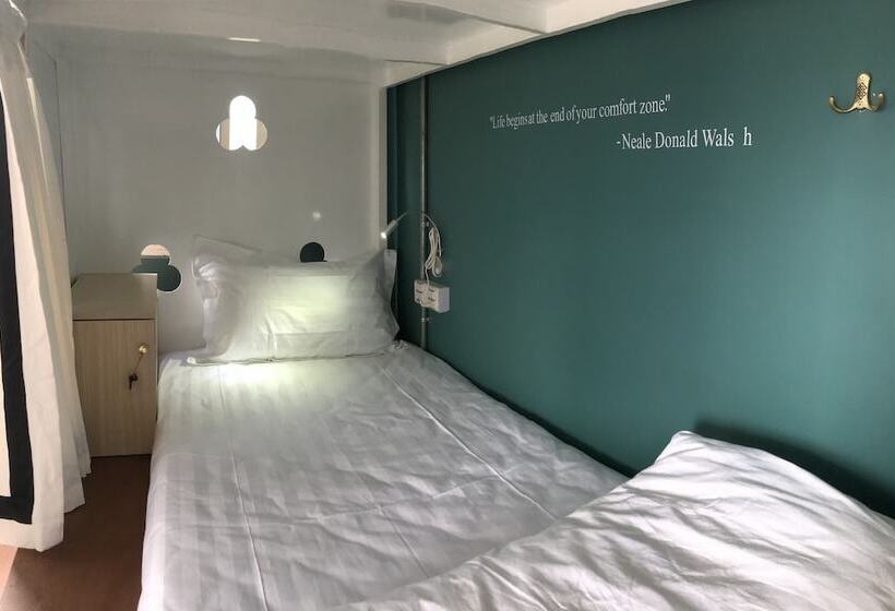 هتل Baobabed Hostel Nyaung Shwe