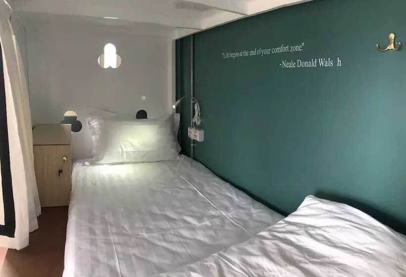هتل Baobabed Hostel Nyaung Shwe