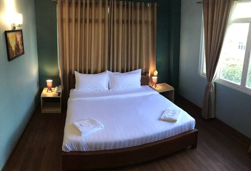 هتل Baobabed Hostel Nyaung Shwe