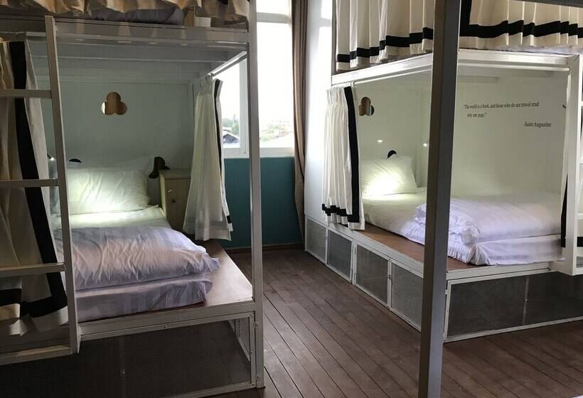 هتل Baobabed Hostel Nyaung Shwe