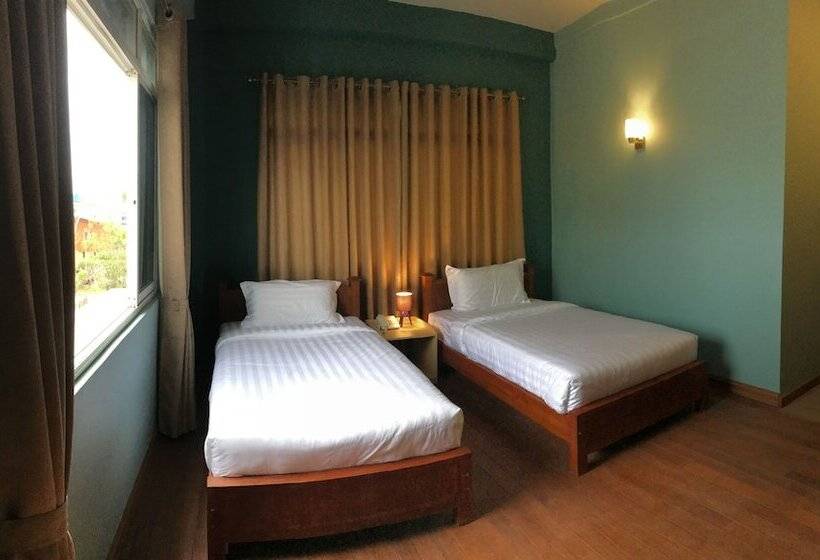 هتل Baobabed Hostel Nyaung Shwe