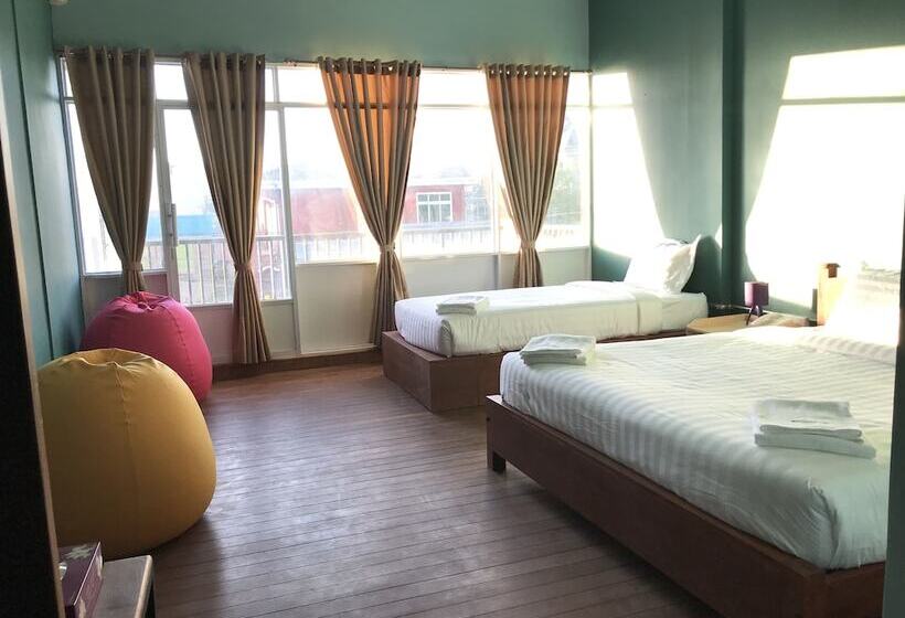 هتل Baobabed Hostel Nyaung Shwe