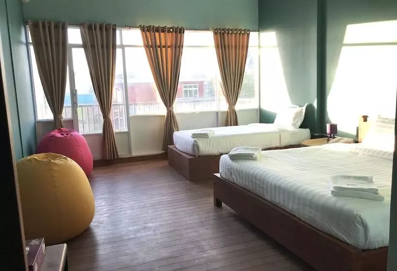 هتل Baobabed Hostel Nyaung Shwe