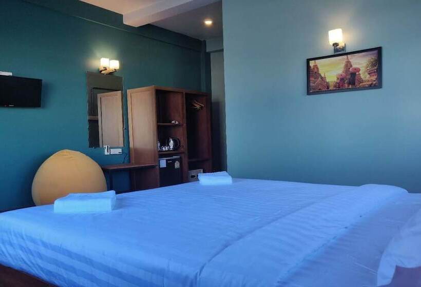 هتل Baobabed Hostel Nyaung Shwe