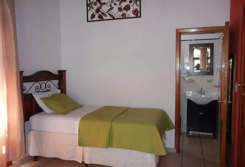 هتل Casa Gabriela