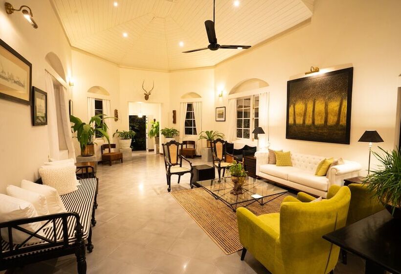 Отель Glenross Living