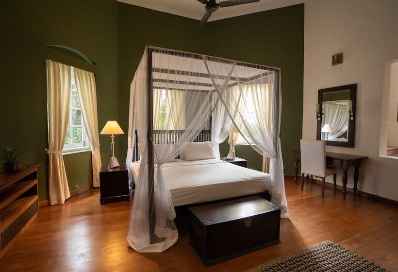 Отель Glenross Living