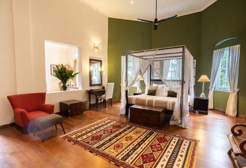 Отель Glenross Living