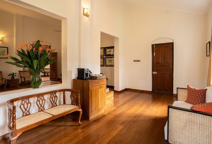 Отель Glenross Living