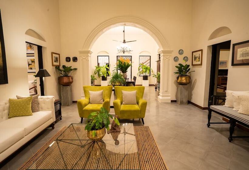 Отель Glenross Living