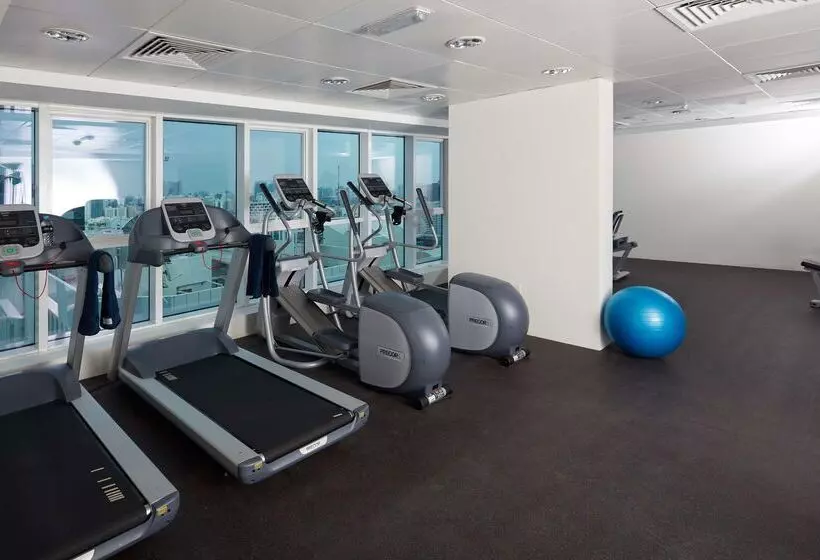 ホテル Golden Tulip Downtown Abu Dhabi