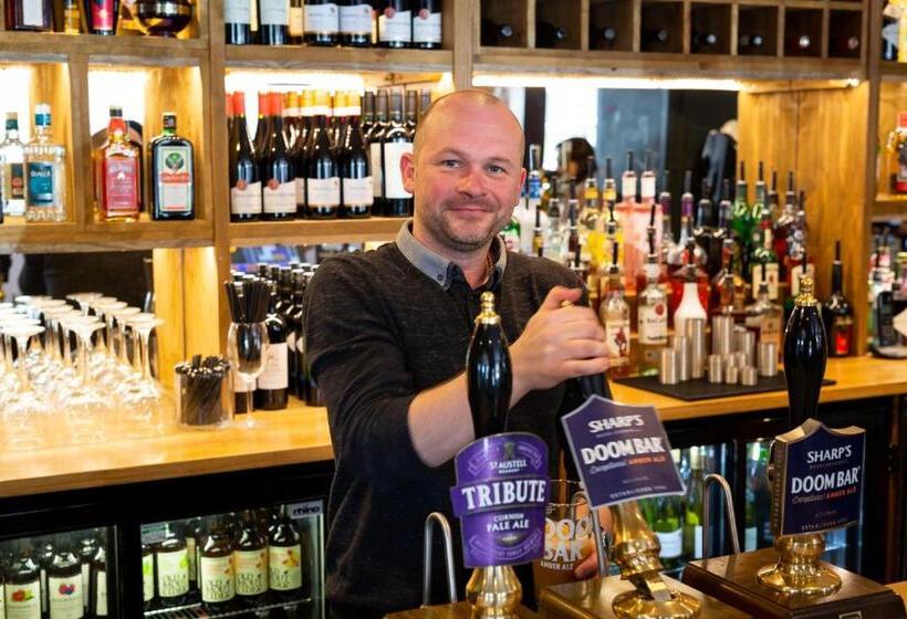 호텔 The Poacher Inn