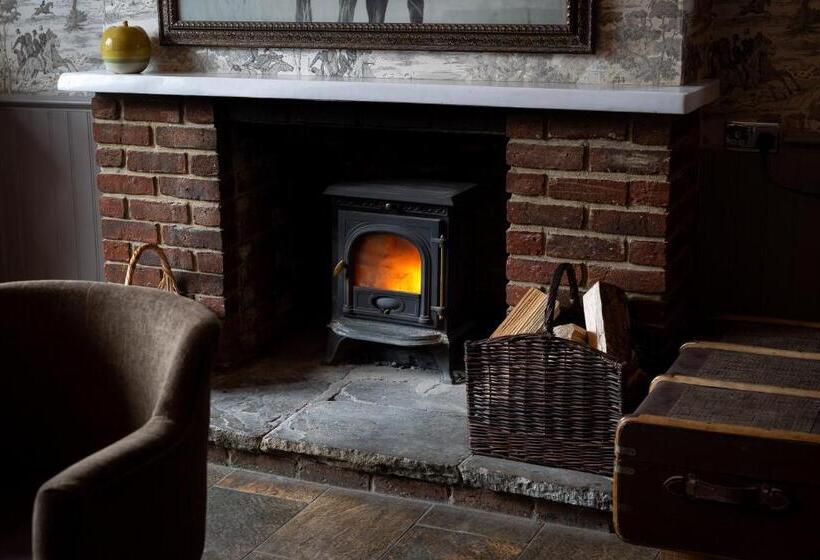 호텔 The Poacher Inn