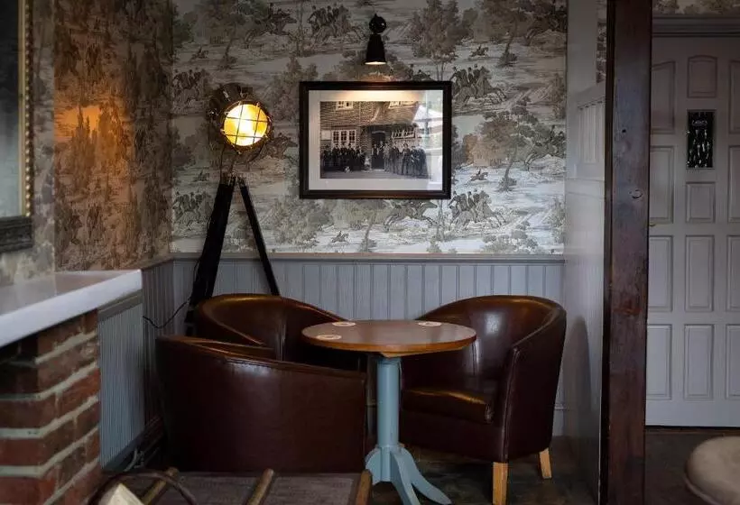 ホテル The Poacher Inn