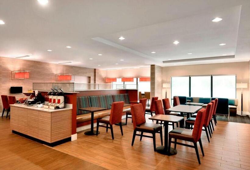 Отель Towneplace Suites By Marriott Pittsburgh Airport/robinson Township