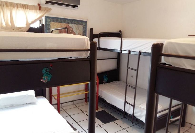 Kukulcan Hostel & Friends