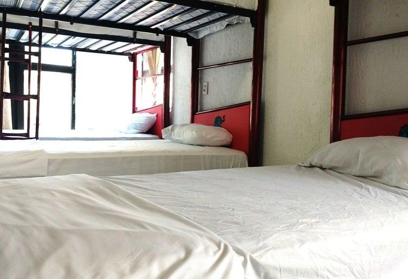 Kukulcan Hostel & Friends