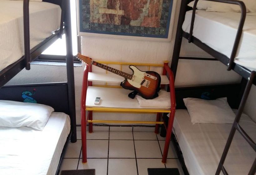 Kukulcan Hostel & Friends