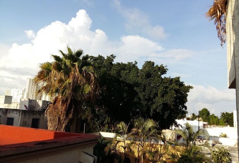 Kukulcan Hostel & Friends