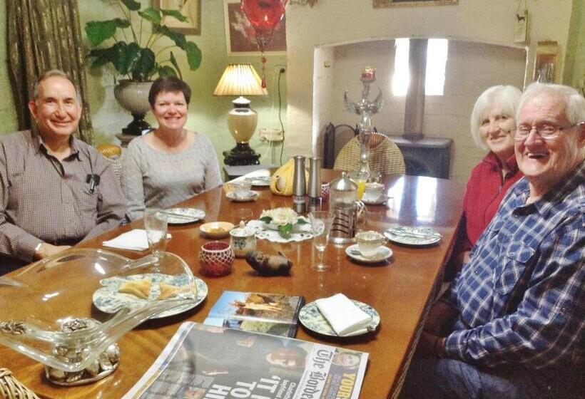 Must Love Dogs B&b & Self Contained Cottage