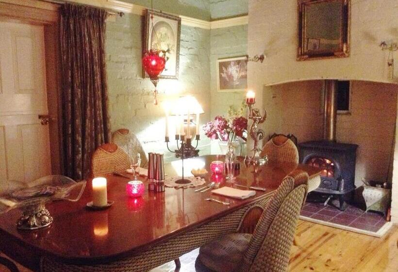 Must Love Dogs B&b & Self Contained Cottage