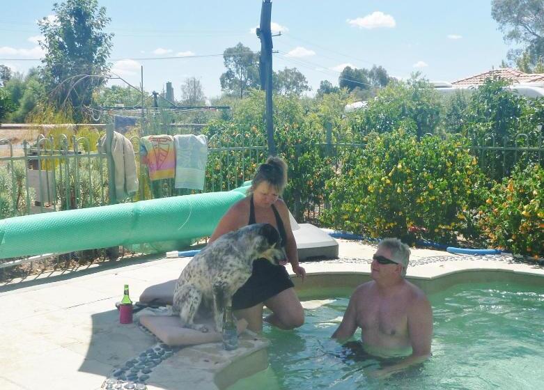 Must Love Dogs B&b & Self Contained Cottage