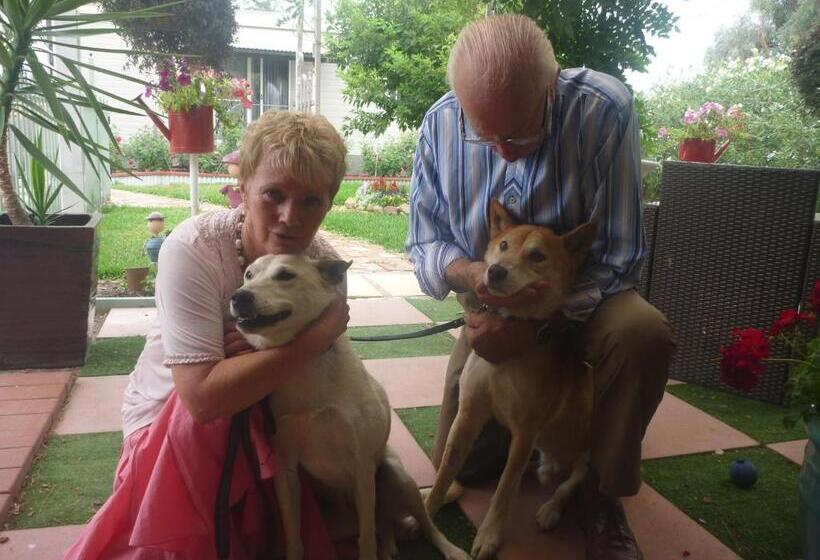 Must Love Dogs B&b & Self Contained Cottage