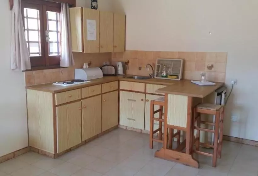 Pelekanos Apartments