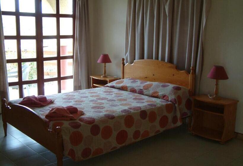 Pelekanos Apartments