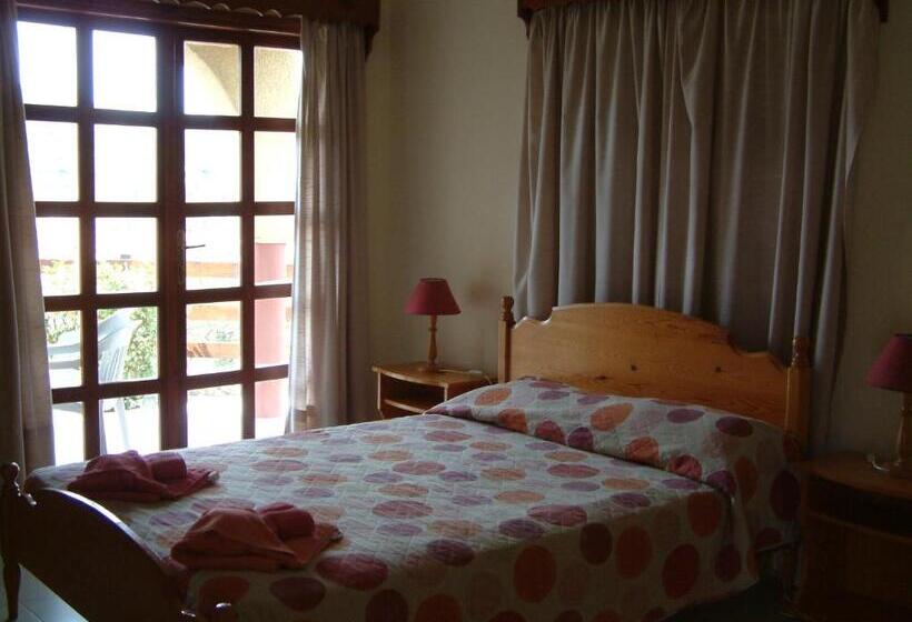 Pelekanos Apartments