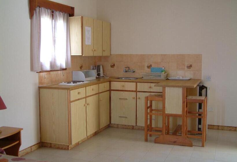 Pelekanos Apartments