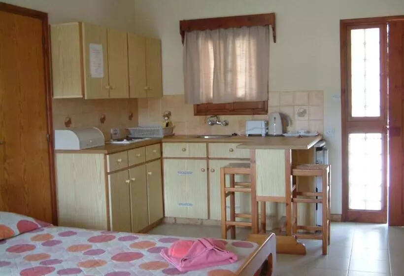 Pelekanos Apartments