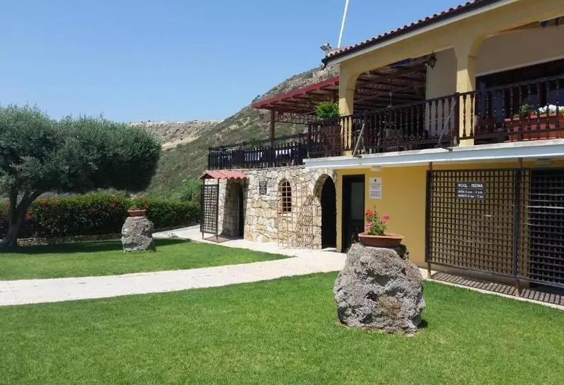 Pelekanos Apartments