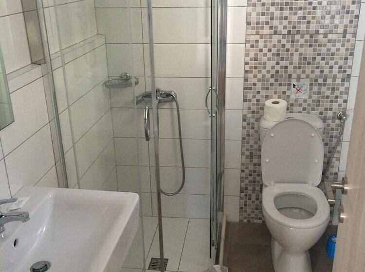 Socrates Apartments & Restaurant