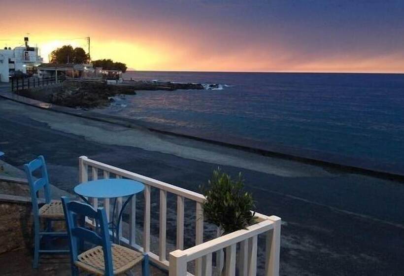 Socrates Apartments & Restaurant