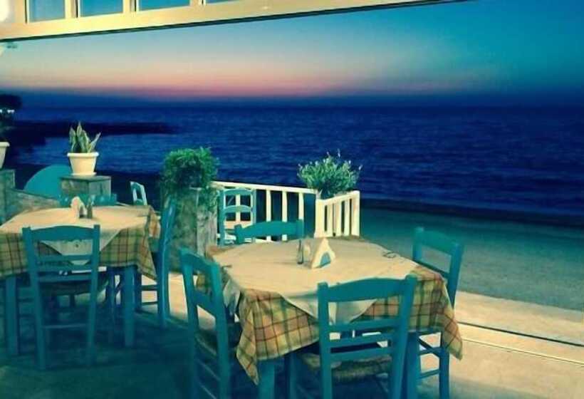 Socrates Apartments & Restaurant