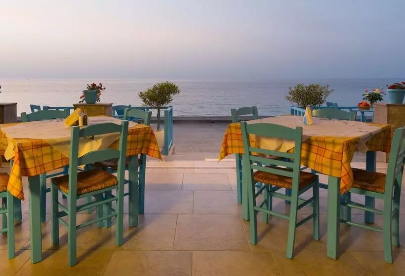 Socrates Apartments & Restaurant