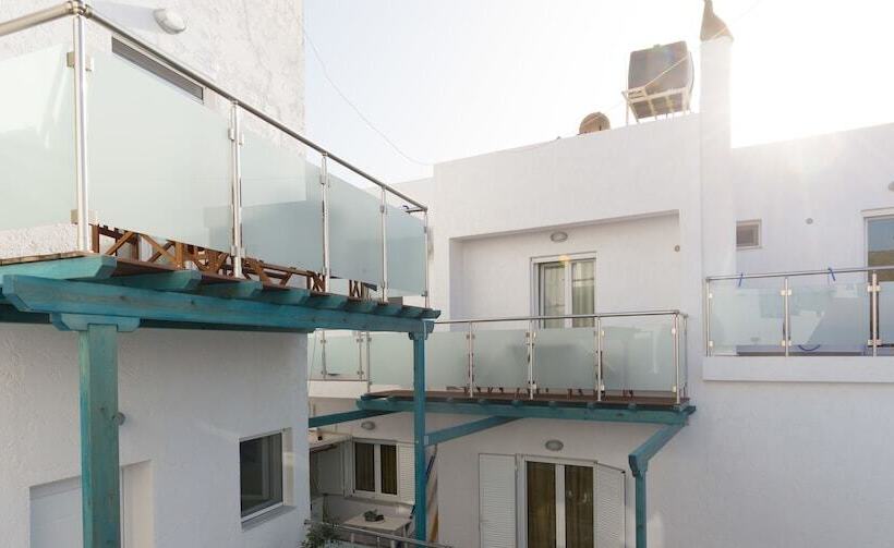 Socrates Apartments & Restaurant