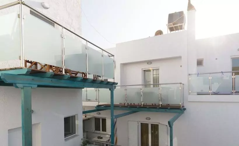 Socrates Apartments & Restaurant