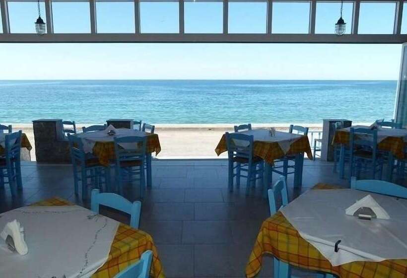 Socrates Apartments & Restaurant