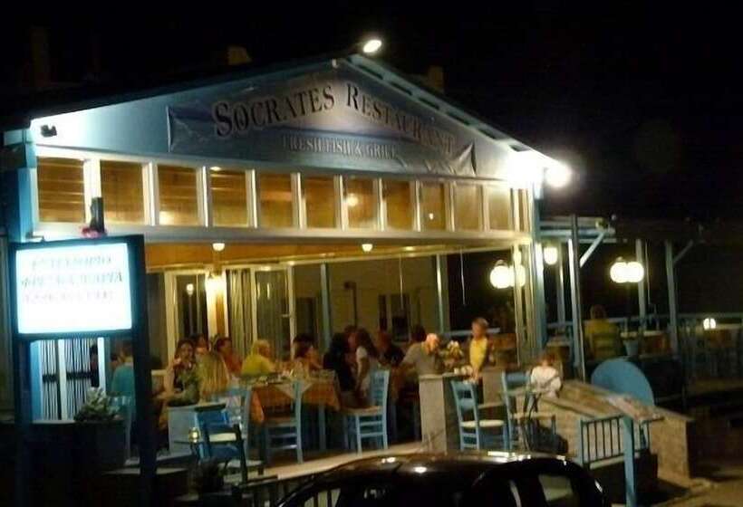 Socrates Apartments & Restaurant