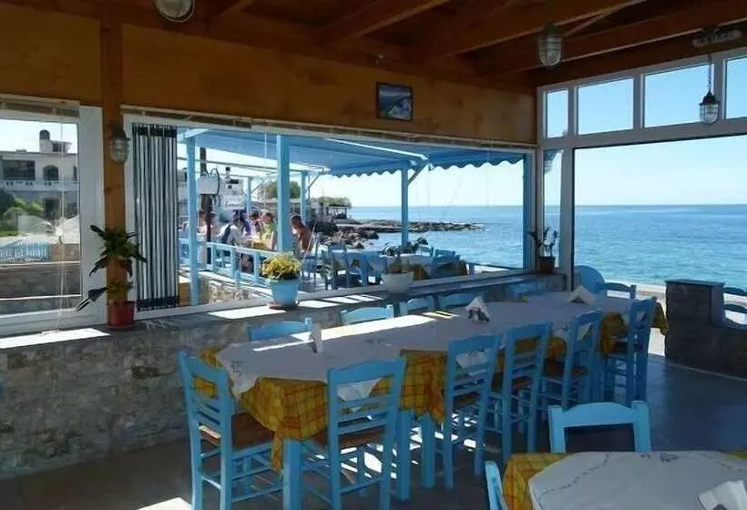 Socrates Apartments & Restaurant