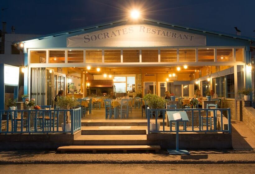 Socrates Apartments & Restaurant