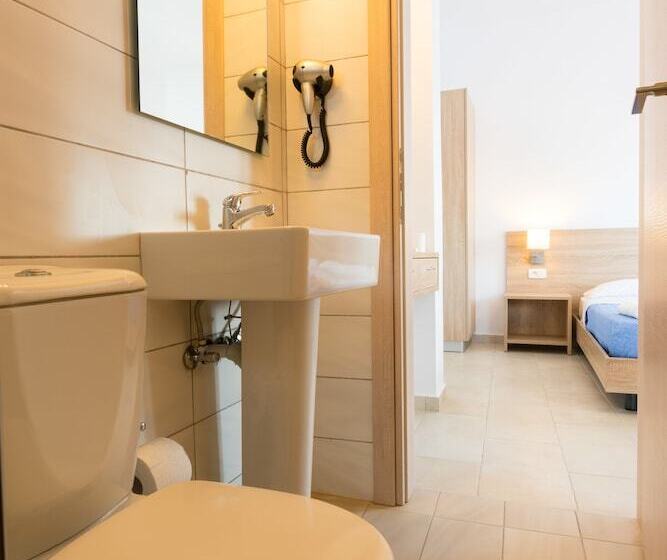 Socrates Apartments & Restaurant