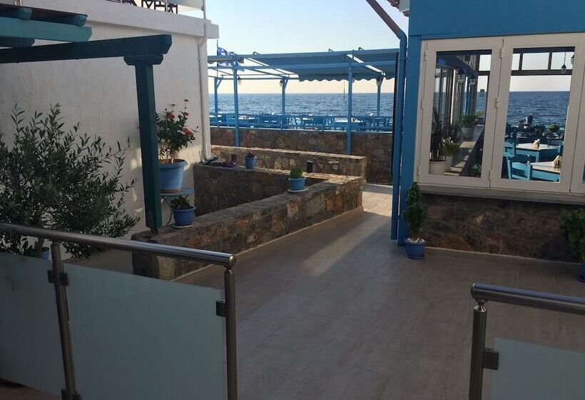 Socrates Apartments & Restaurant